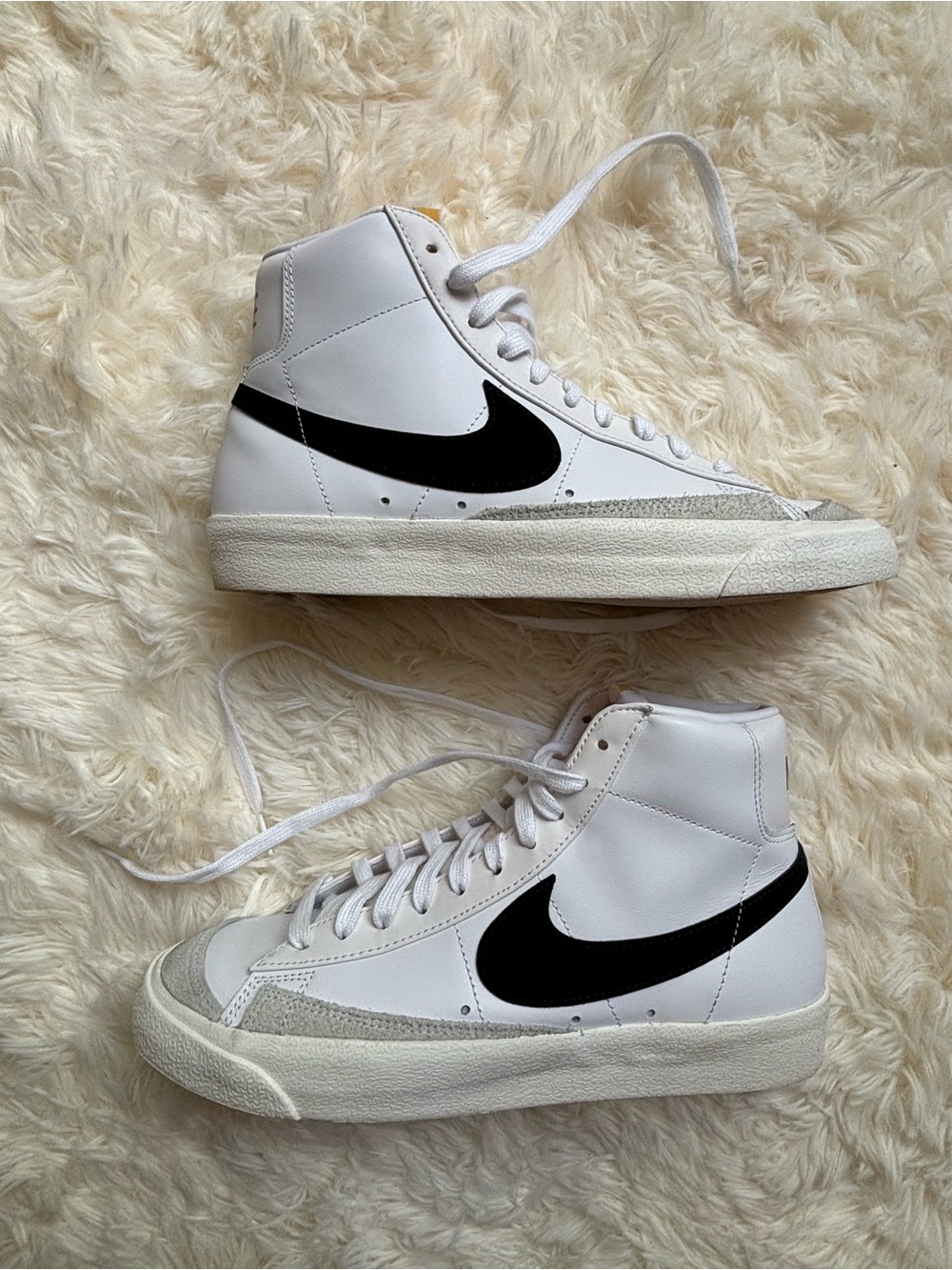 Nike Blazer Mid 77 Vintage White Black Womens Size 10.5